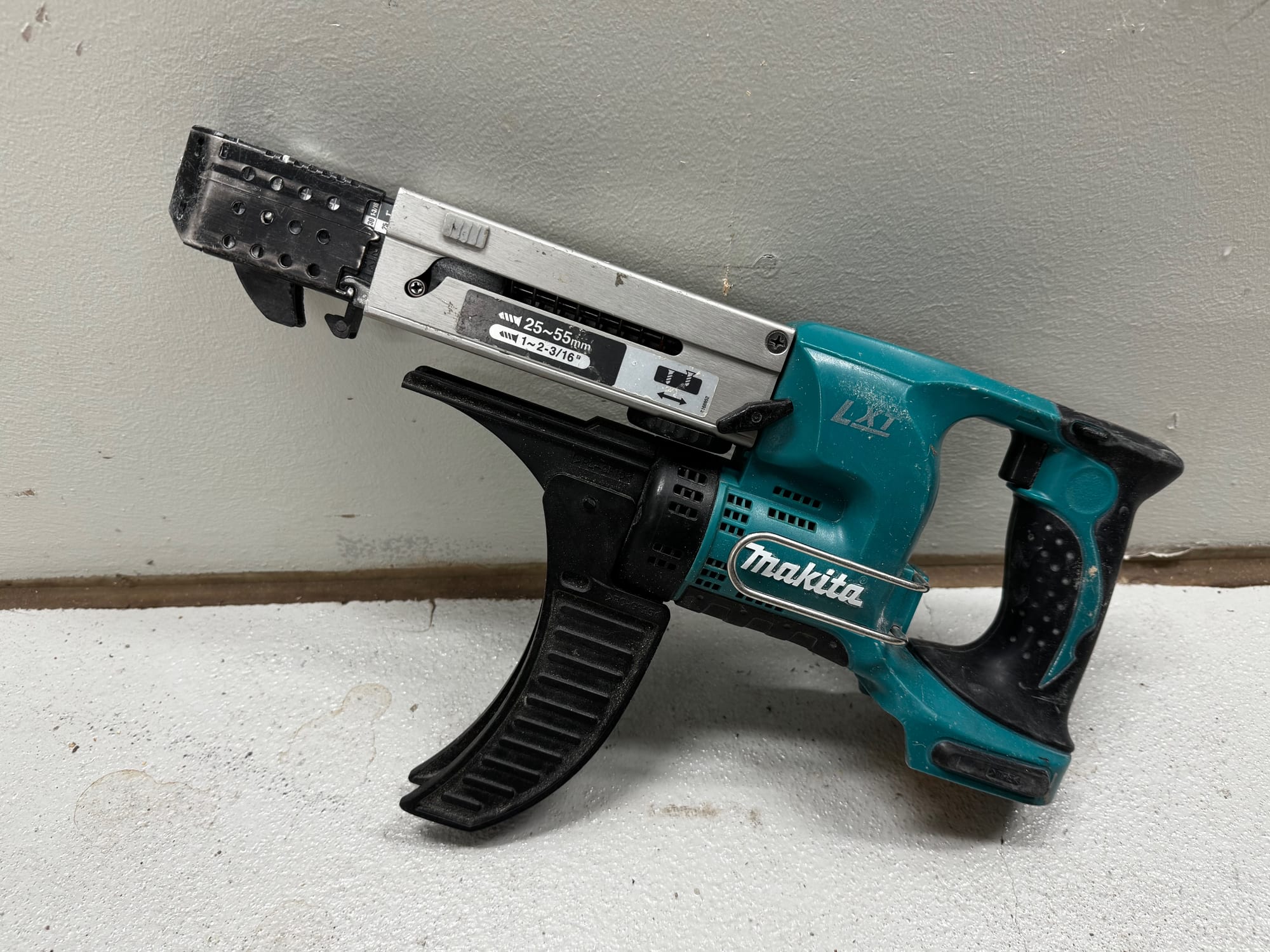 Makita Akkunauharuuvinväännin