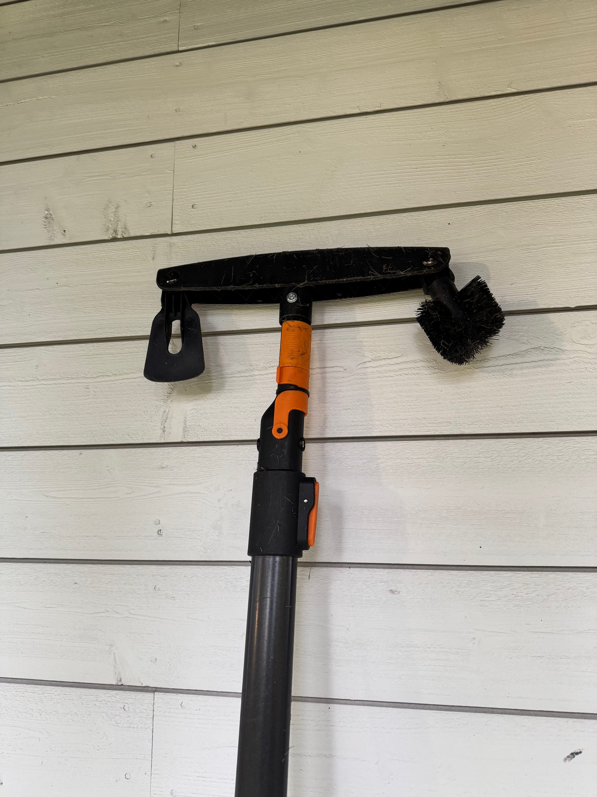 Fiskars räystäskourun puhdistaja 